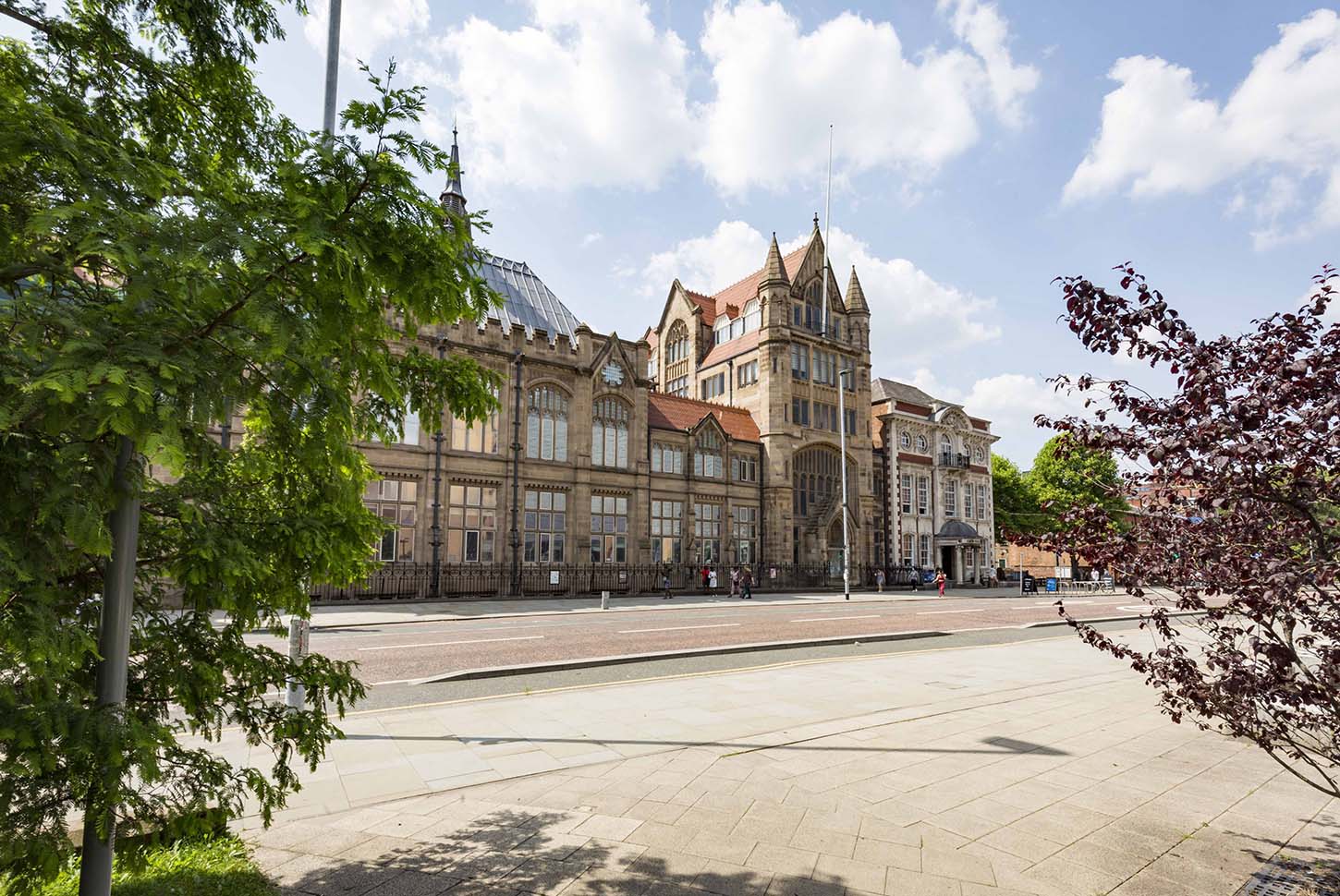 Art and History Unveiled: A Guided Tour of Manchester’s Museums and Cultural Sites