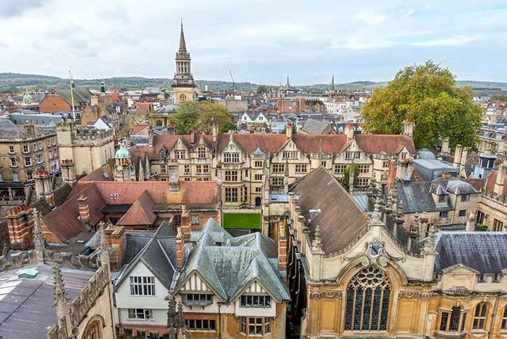 Exploring Oxford: Flight Essentials and Travel Tips